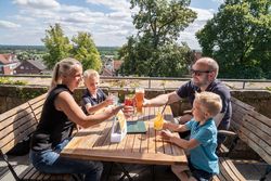 Familie im Café Ferdinands in Bad Bentheim